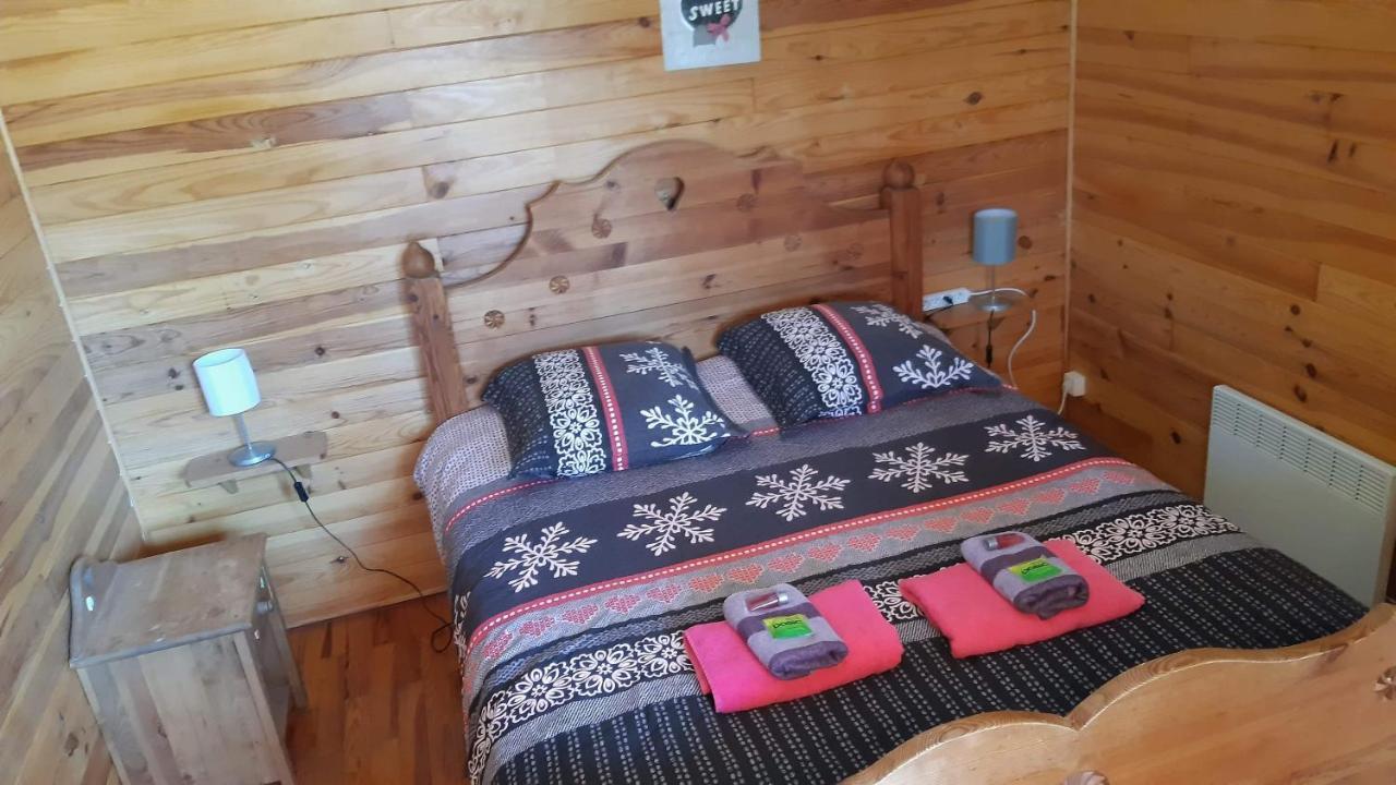 Camping, Hotel De Plein Air Les Cariamas Chateauroux-les-Alpes Esterno foto