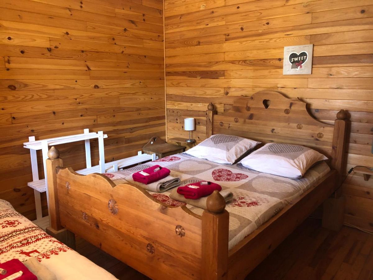 Camping, Hotel De Plein Air Les Cariamas Chateauroux-les-Alpes Esterno foto