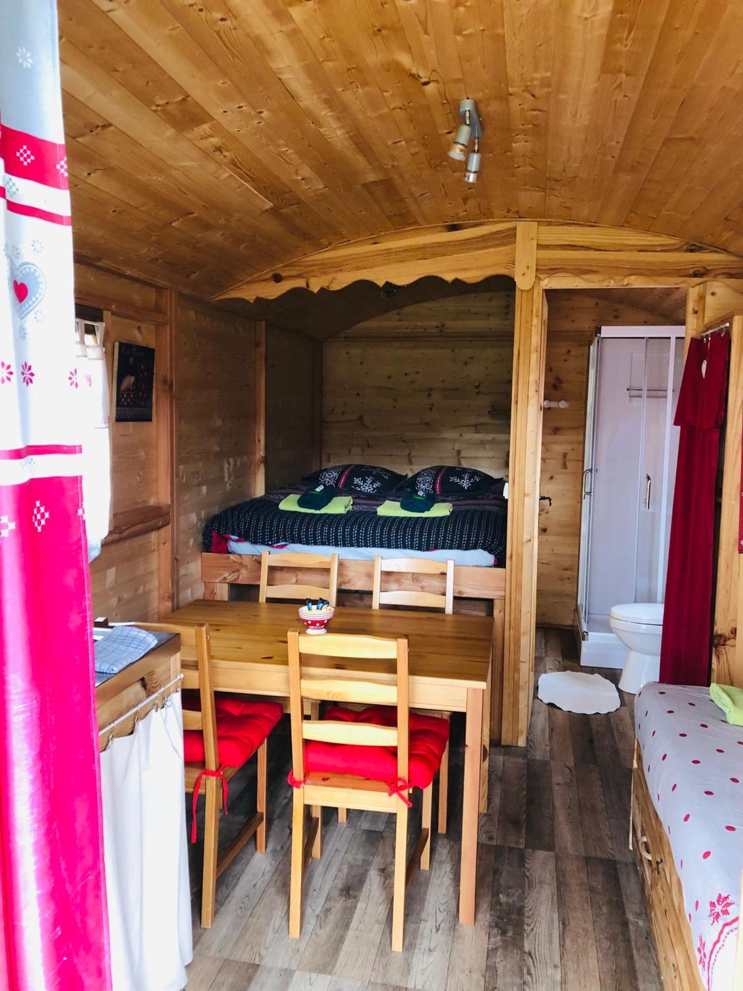 Camping, Hotel De Plein Air Les Cariamas Chateauroux-les-Alpes Esterno foto