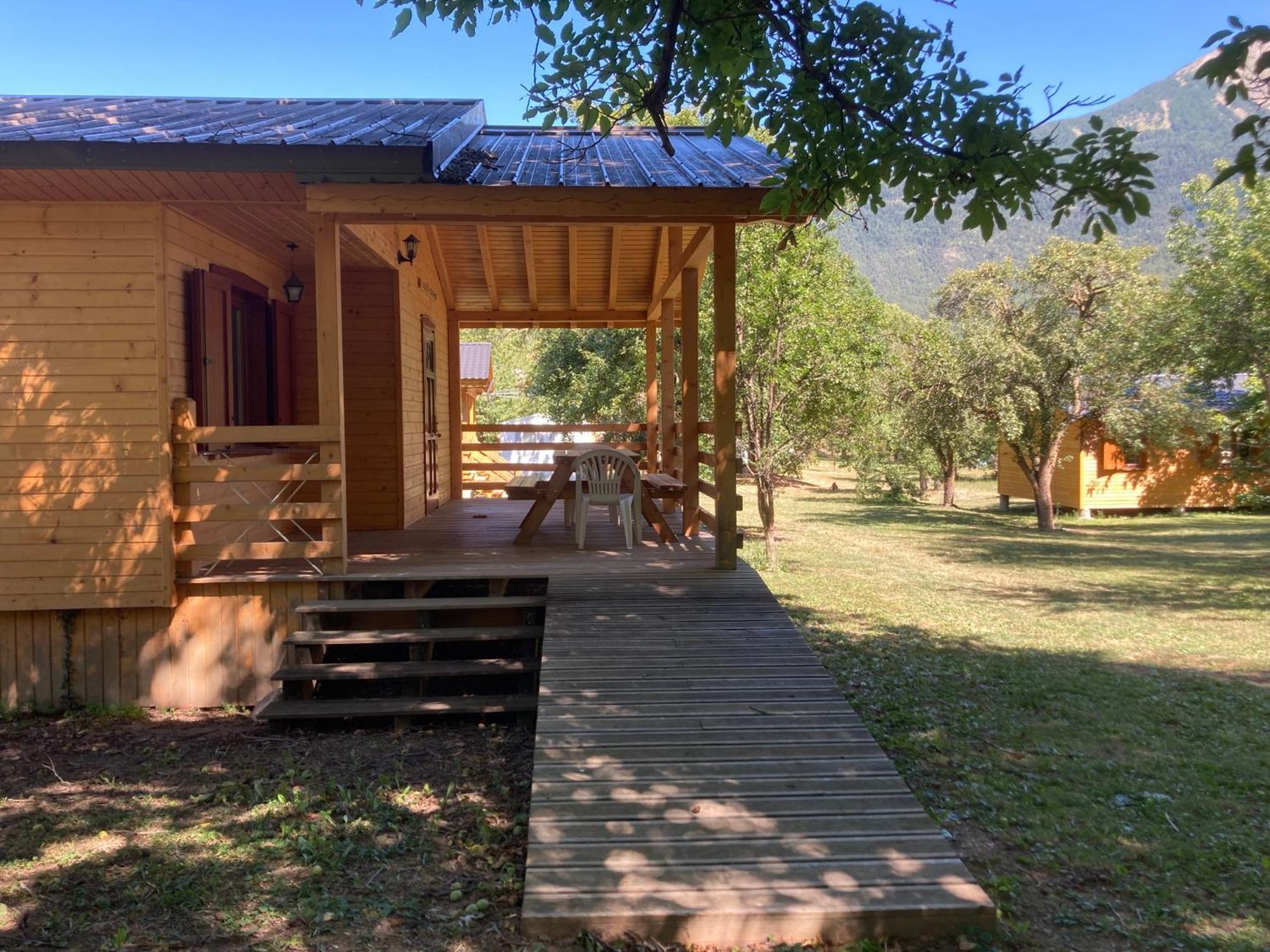 Camping, Hotel De Plein Air Les Cariamas Chateauroux-les-Alpes Esterno foto